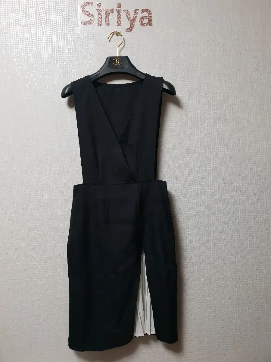 Side slit ONEPIECE