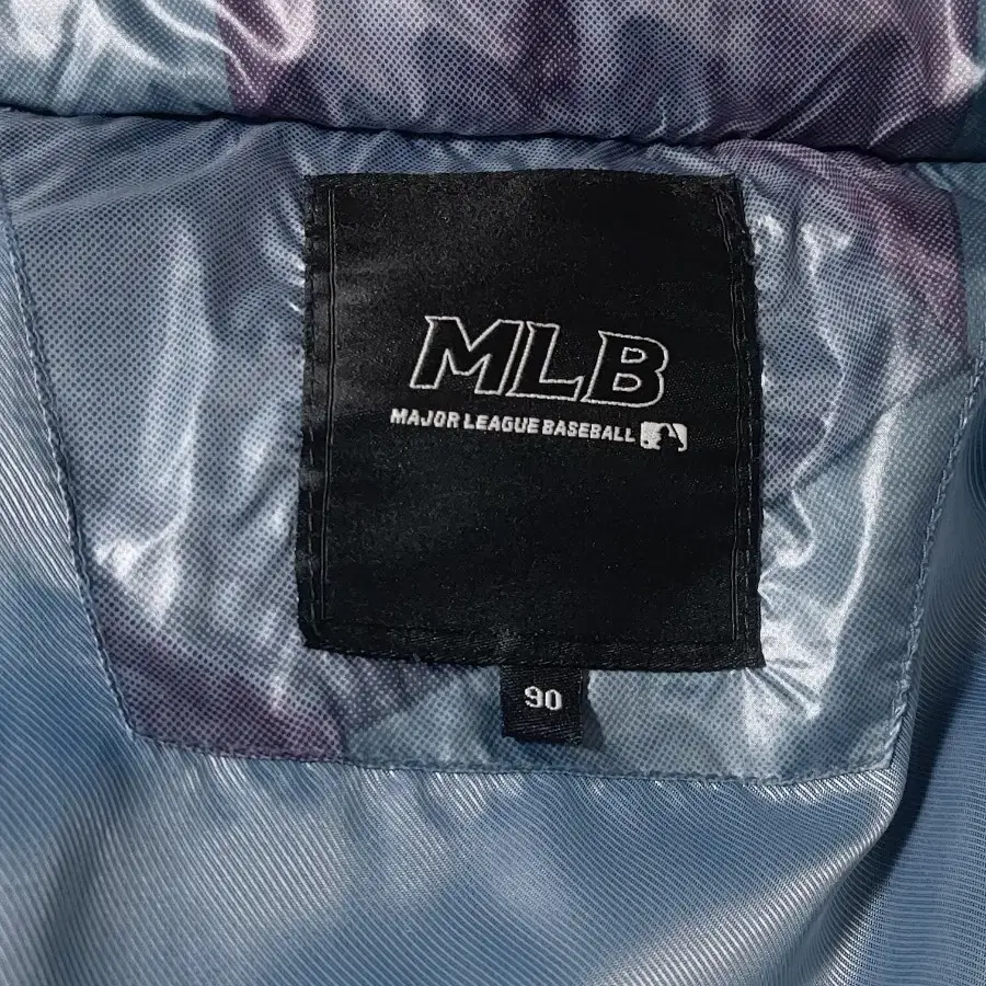 90 MLB 덕다운 뉴욕양키스 버튼 패딩 점퍼