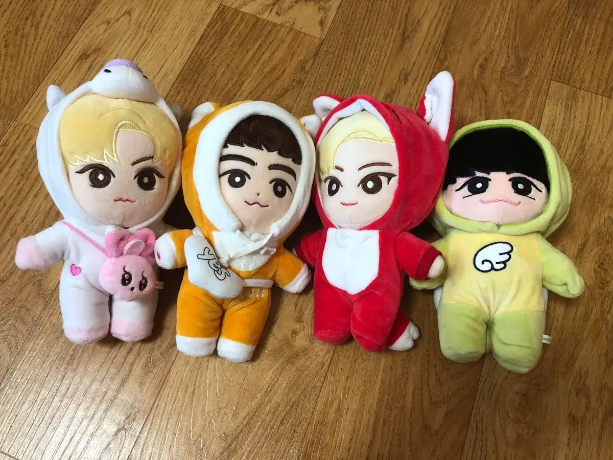 Nu'est dolls