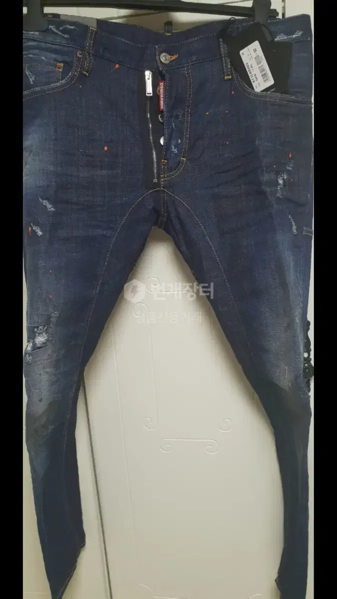 I'm selling a size 52 front zipper jin from Discord2.