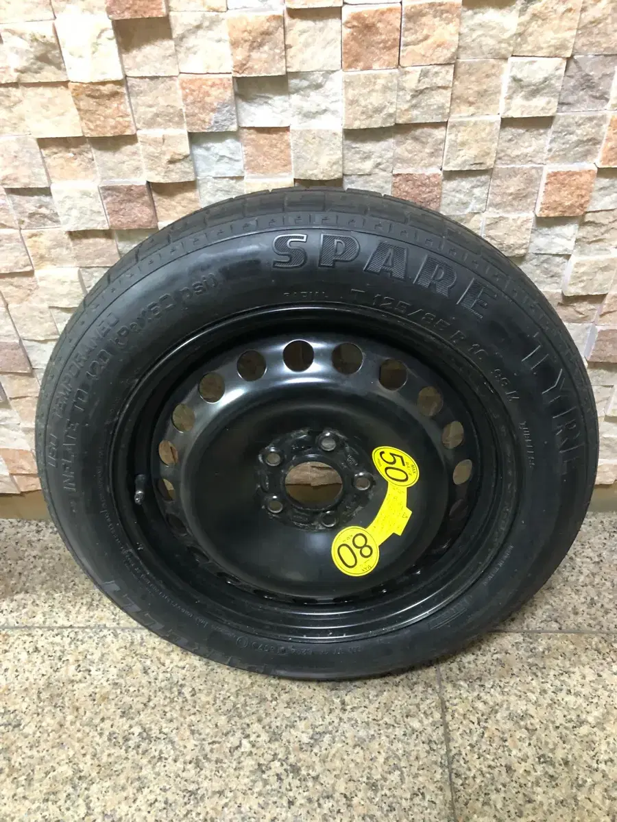 볼보 스페어 타이어 Pirelli 125 85 16