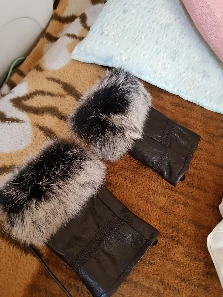 Mink Leather Finger Gloves