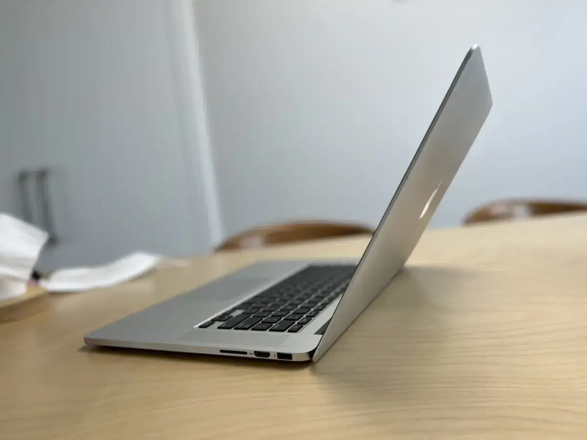 맥북에어 I5 CPU A1465 판매합니다 - 최신운영체제