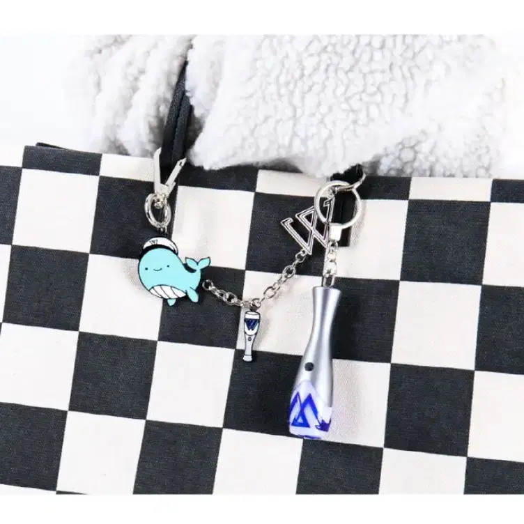 위너 고래 키링 (WHALE BAG CHARM)