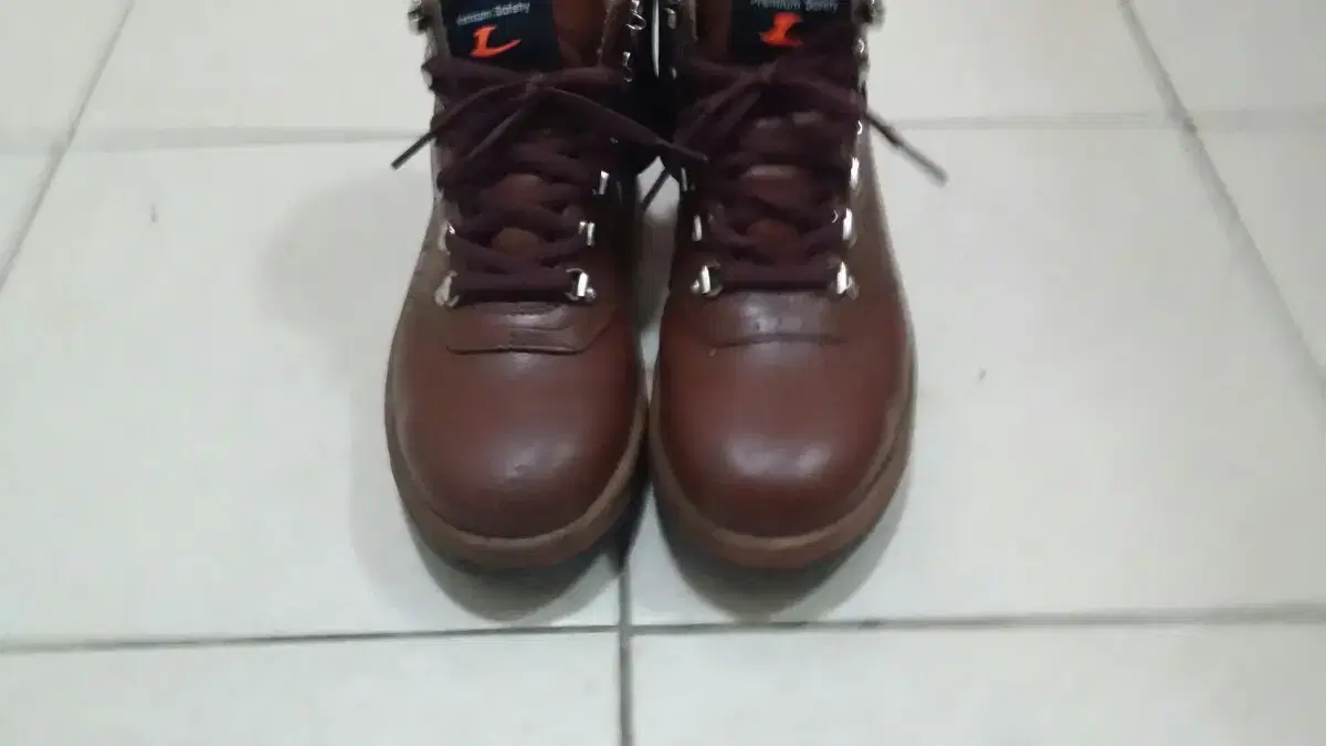 Safety shoes 260