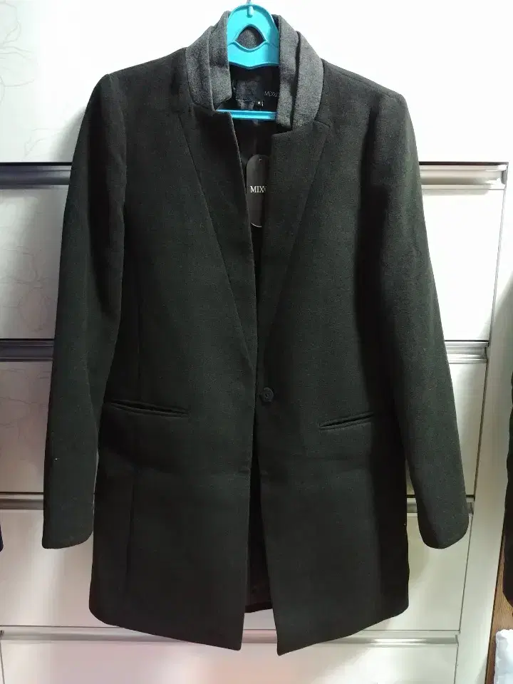 Miss Black Coat (mixxo)