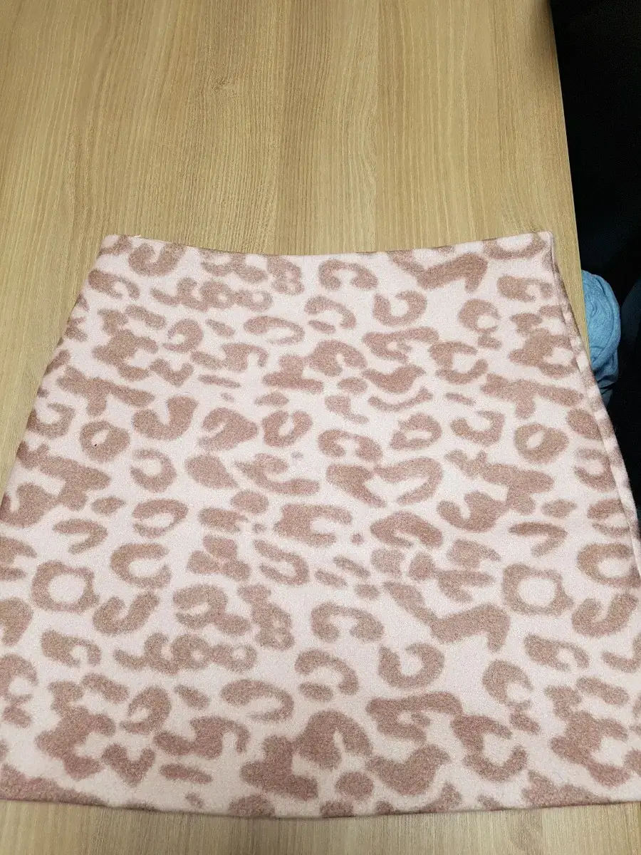 Light pink leopard wool skirt