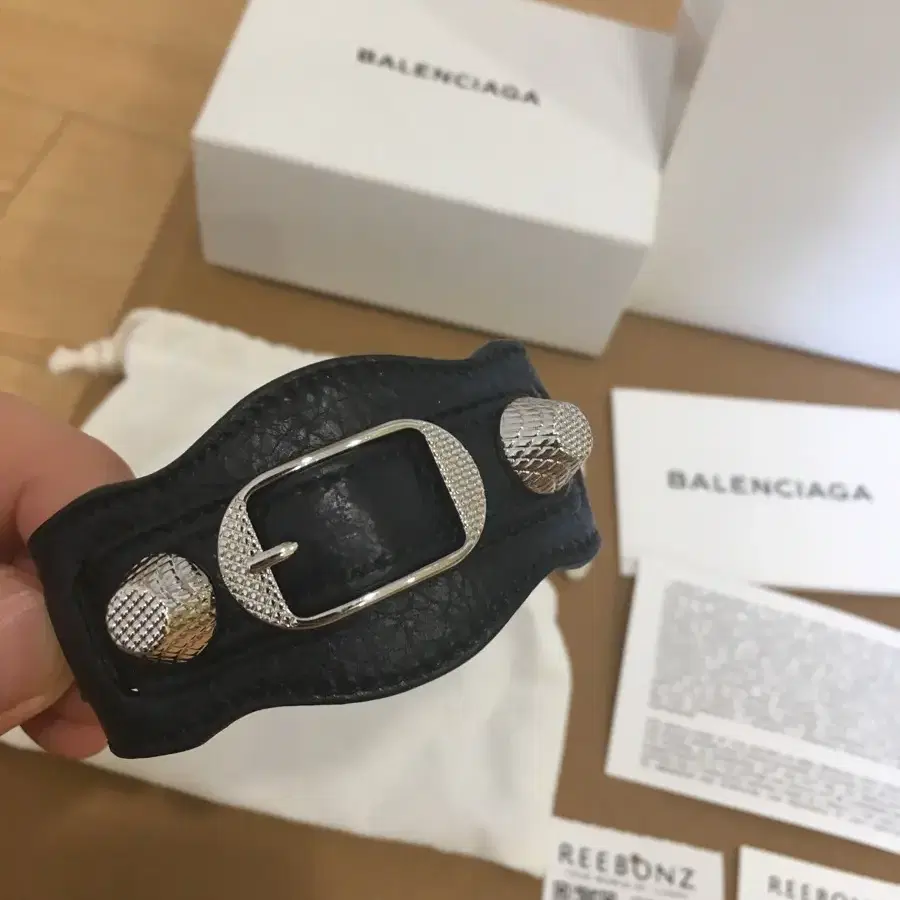 판매] Bracelet en cuir noir Balenciaga 팔찌