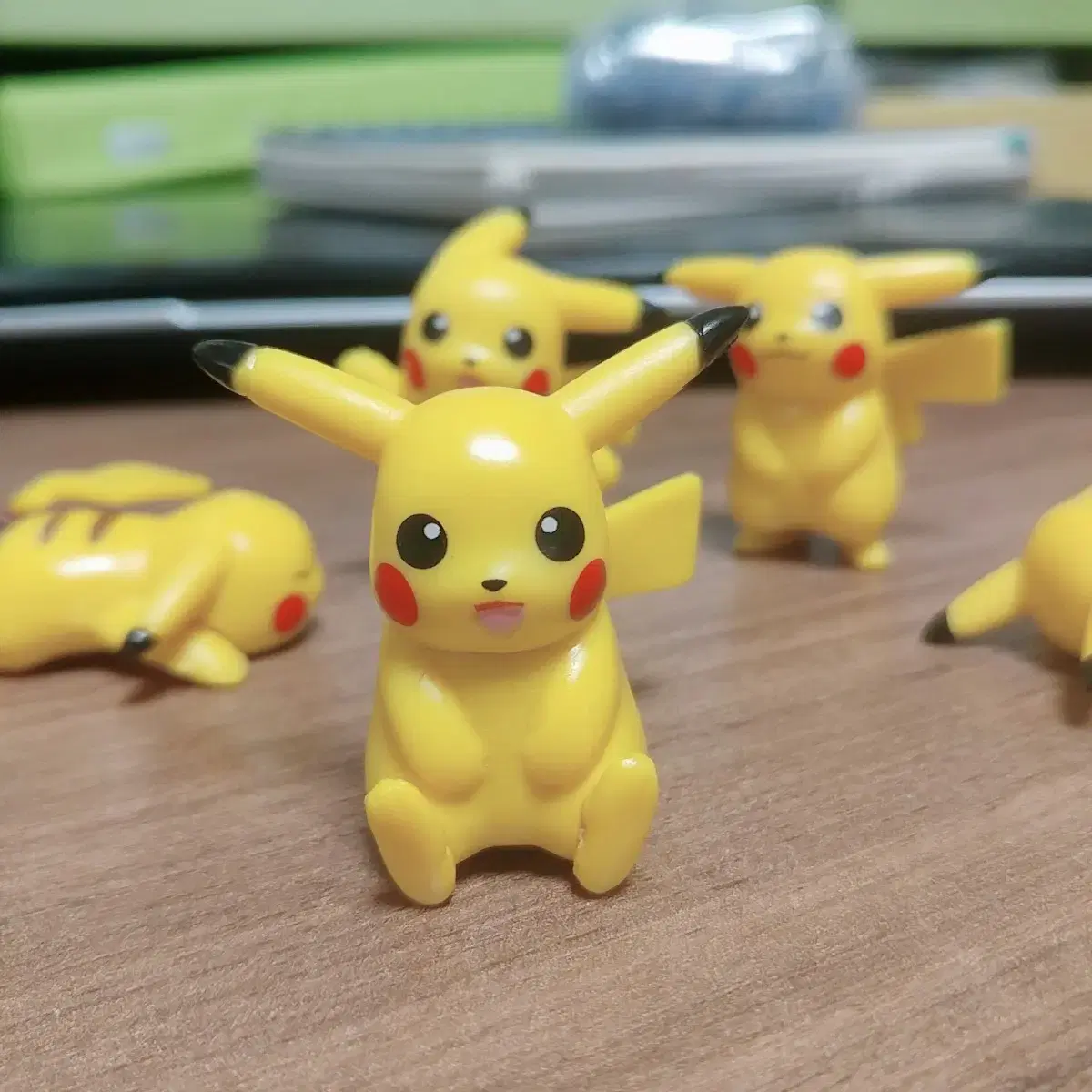 5-piece set of Pikachu and Tsumu Tsumu