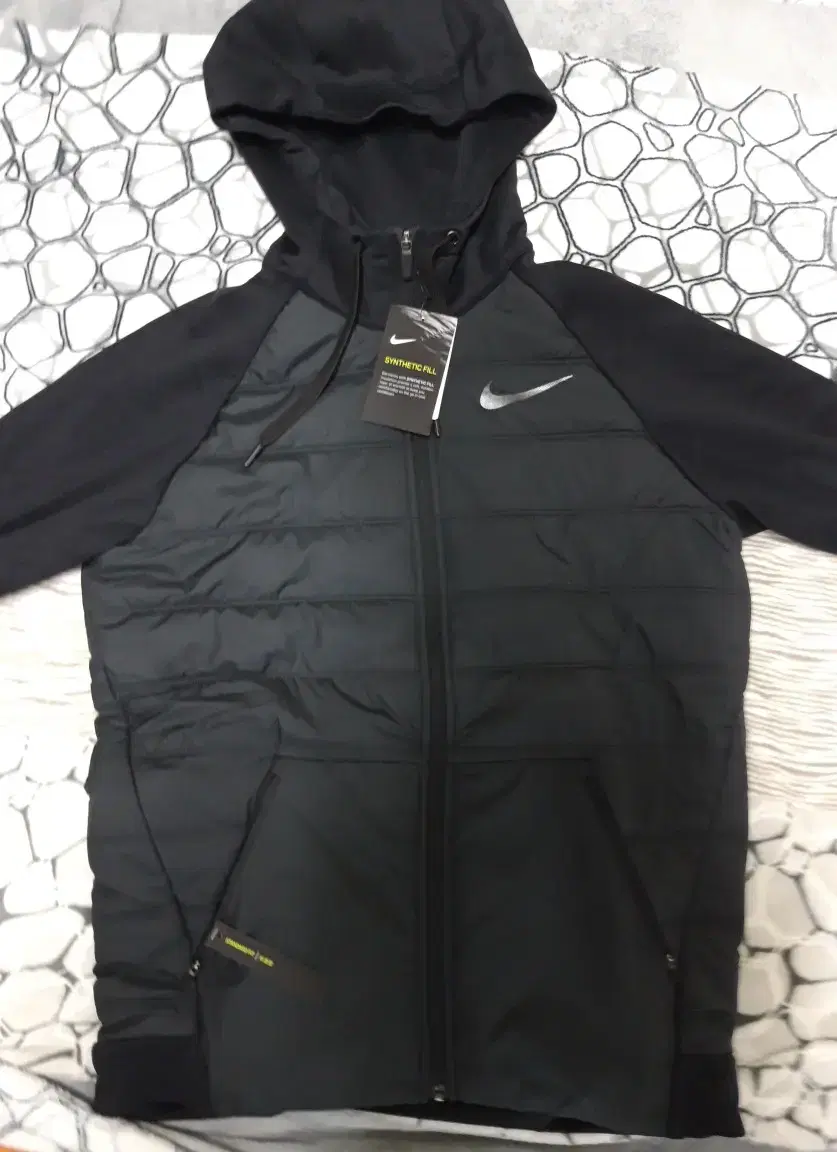 Aeroloft Nike Hooded Zipped Up S,M,L,XL,2XLLightweight Aeroloft