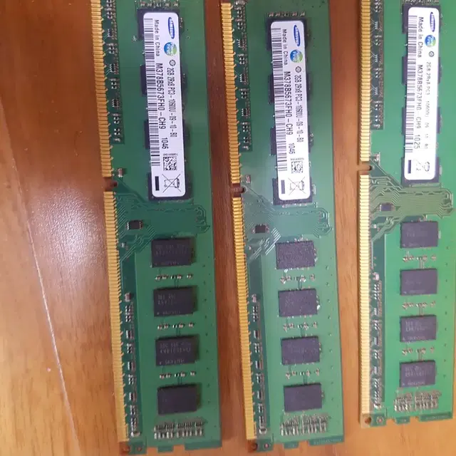 삼성 램 DDR3 PC3 2G 10600U 4개 판매합니다.