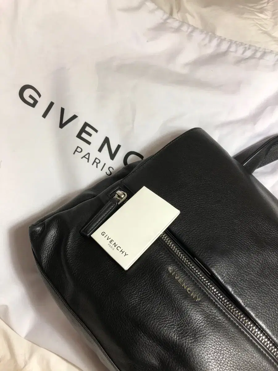 (Price drop) Givenchy Pandora Pure Medium